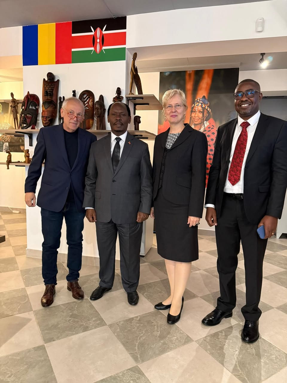 H.E. Hon. William Kabogo Gitau with H.E. Gentiana Serbu, Florin Pîrkea and Kenya House representatives at the Kenyan Cultural Centre, Bucharest
